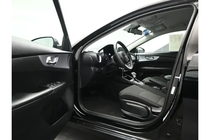 $16000 : Kia Forte 2022 LXS 4dr Sedan image 9