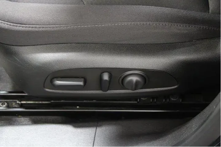 $19988 : Chevrolet Malibu 2023 LT 4dr image 7