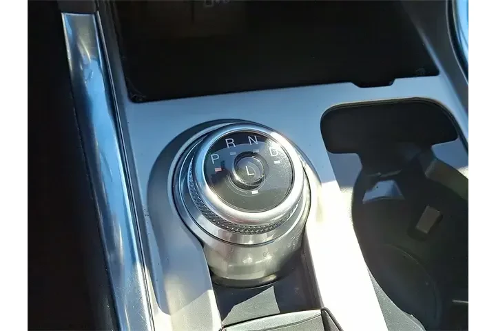 $31995 : Ford Explorer 2022 AWD XLT 4 image 4