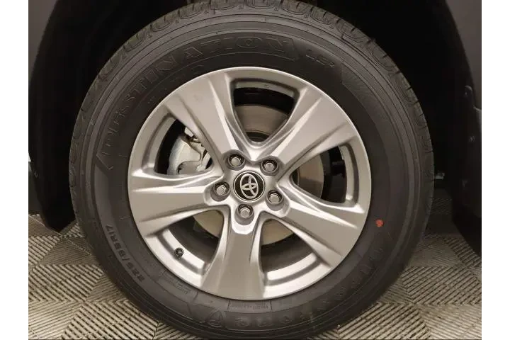 $35995 : Toyota RAV4 Hybrid 2025 AWD image 9