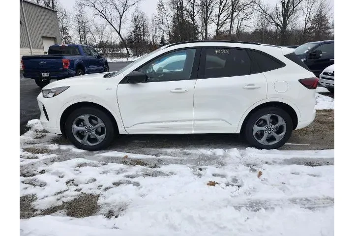 $22880 : Ford Escape 2023 AWD ST-Line image 3