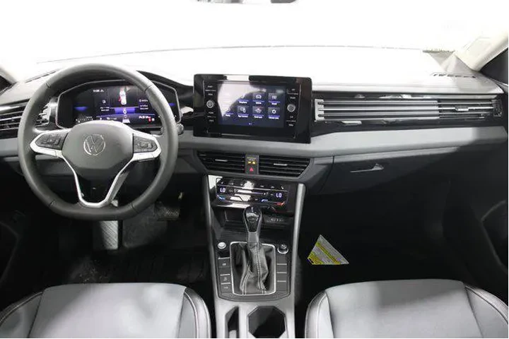 $25993 : Volkswagen Jetta 2025 SE 4dr image 2