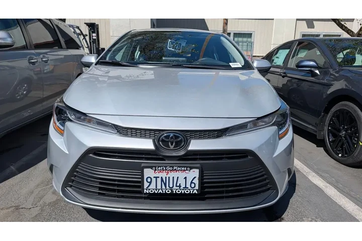 $25990 : Gold Certified 2025 Corolla LE image 6