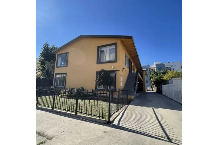 $1565 : 1 Bedroom 1 Bath Apt in LA image 1