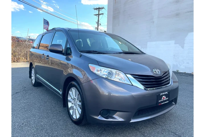 $11685 : 2014 Sienna 5dr 7-Pass Van V6 image 9