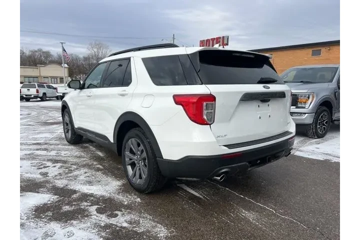 $34345 : Ford Explorer 2023 AWD XLT 4 image 6