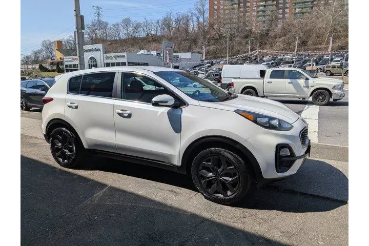 $18695 : Kia Sportage 2022 AWD LX 4dr image 5