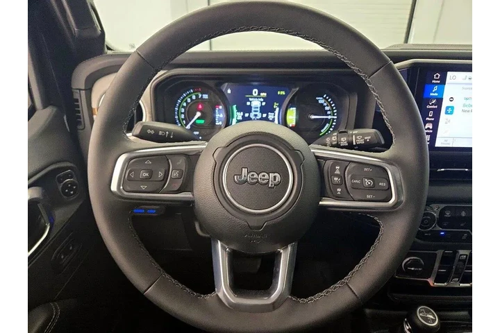$33998 : Jeep Wrangler 2025 4x4 Sahar image 9