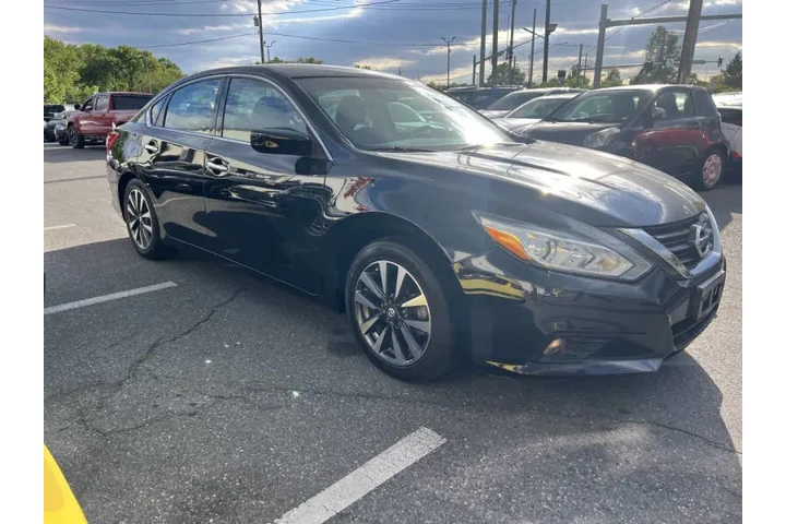 $8900 : 2017 Altima 2.5 SV image 4