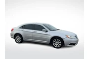 $2900 : Chrysler 200 2012 Touring 4d thumbnail