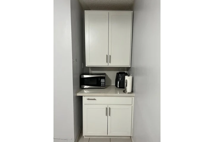 $1350 : Rento Efficiency Amueblado. image 6