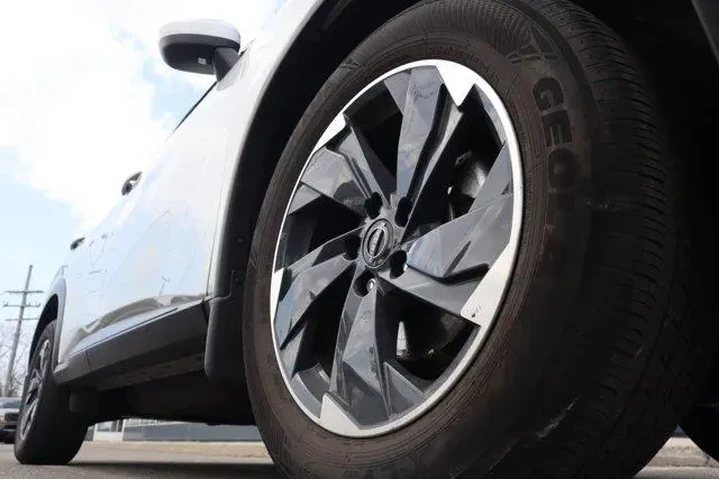 $23257 : Nissan Rogue 2025 AWD SV 4dr image 10