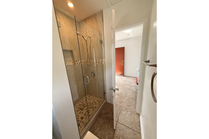 $1750 : Studio/Single Inglewood $1750 image 3