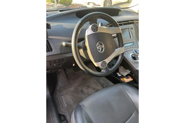 $6700 : Prius III Hatchback image 2