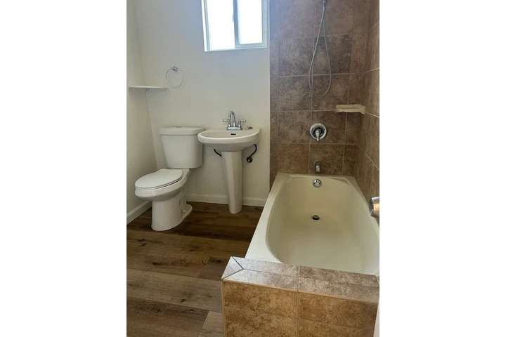 $1100 : Cozy 1-Bedroom and 1-Bathroom image 2