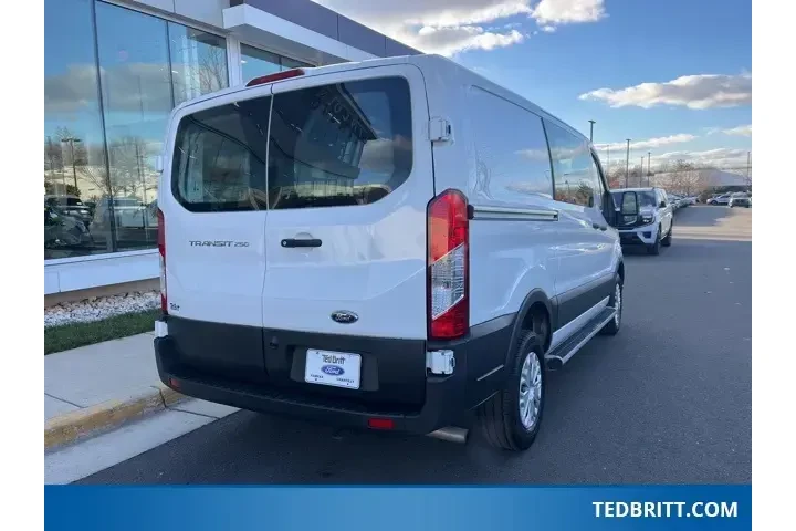 $32000 : Ford Transit 2024 250 3dr SW image 8