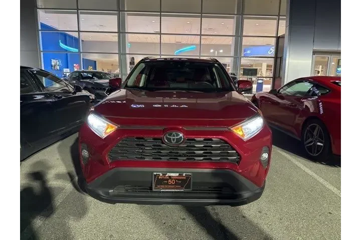 $28778 : Toyota RAV4 2021 AWD XLE 4dr image 3