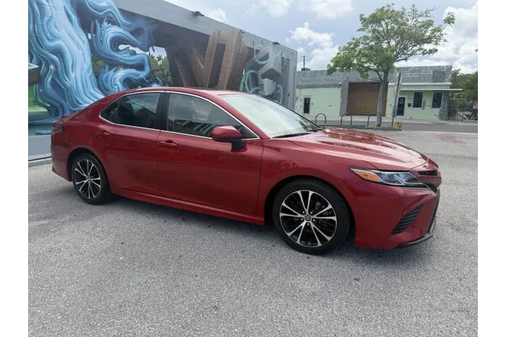 $16899 : 2019 Camry SE image 9