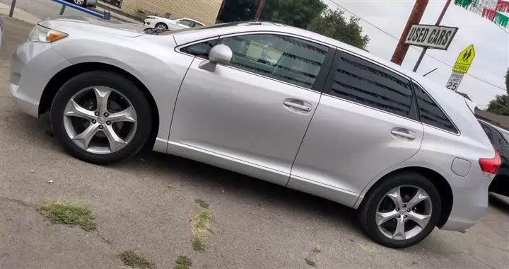 $5500 : 2011 TOyota Venza XLE image 2