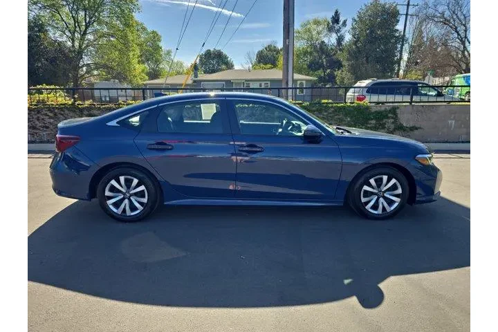 $22995 : Honda Civic 2025 LX 4dr Seda image 3