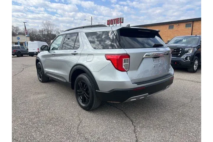 $31893 : Ford Explorer 2023 AWD XLT 4 image 6