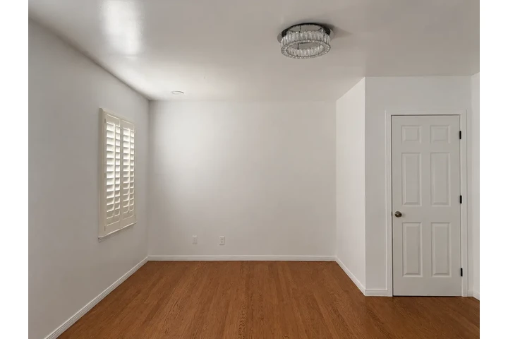 $1250 : Recámara en Downey image 1