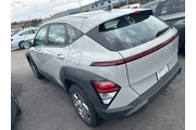 $21999 : Hyundai KONA 2024 AWD SE 4dr thumbnail
