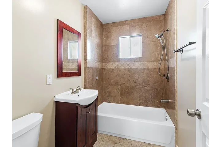 $2400 : 3 Bedroom House In Inglewood image 8