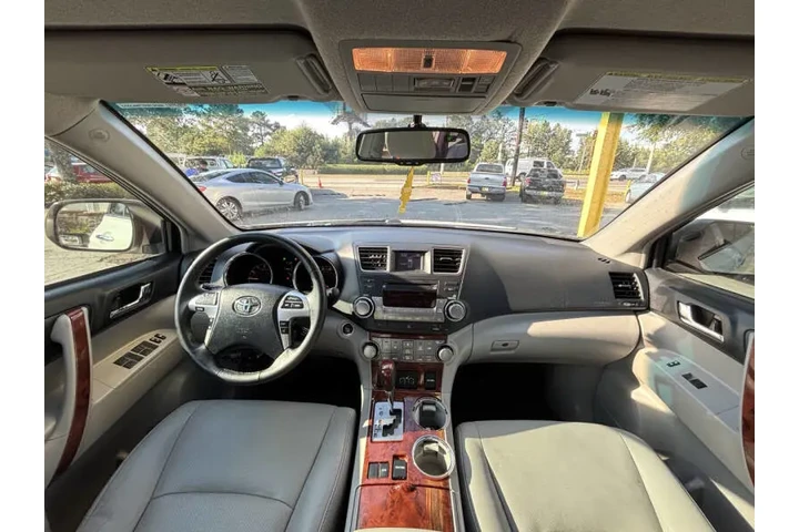 2012 Highlander Limited image 3