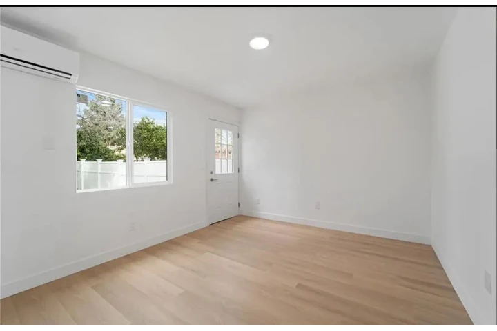 $2550 : Superb Single family home image 4