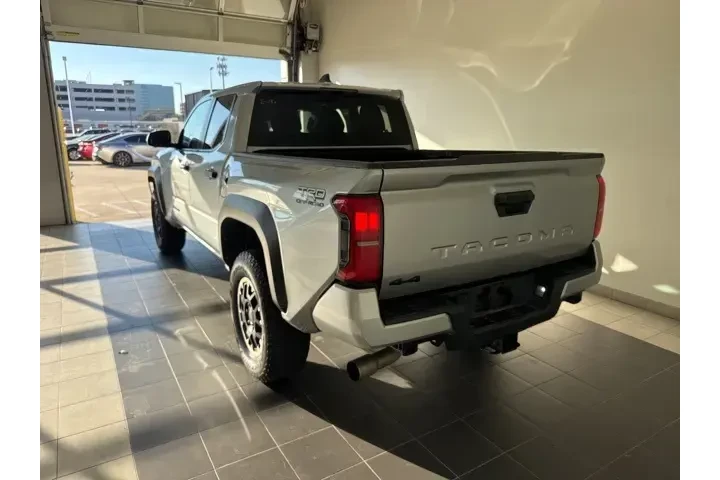 $37996 : Toyota Tacoma 2024 4x4 TRD O image 5