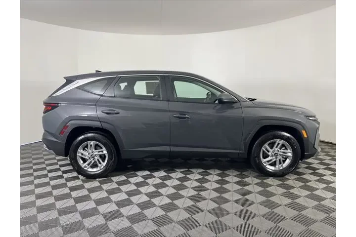 $27905 : Hyundai TUCSON 2025 AWD SE 4 image 7