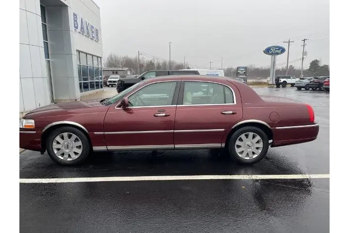 $5300 : Lincoln Town Car 2004 Ultima image 3