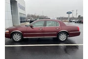 $5300 : Lincoln Town Car 2004 Ultima thumbnail