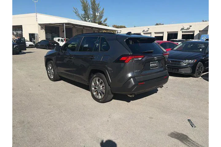 $17999 : Toyota RAV4 2019 XLE Premium image 4