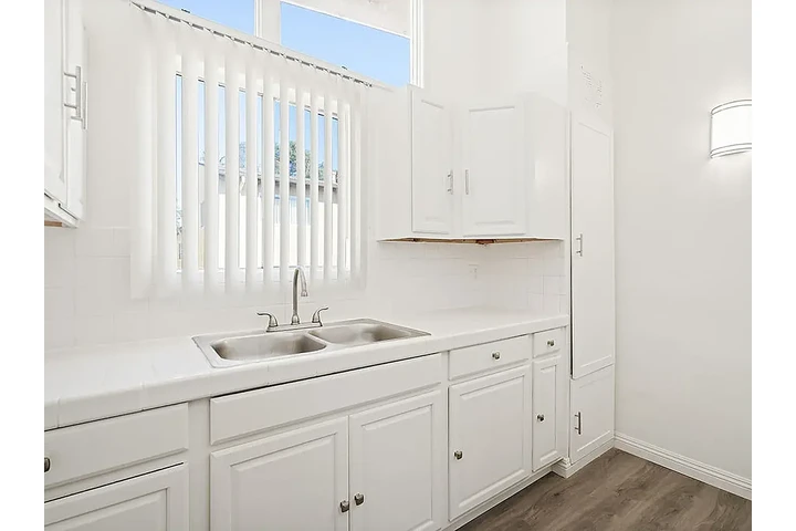 $3400 : 3bed 3bath available for rent image 2