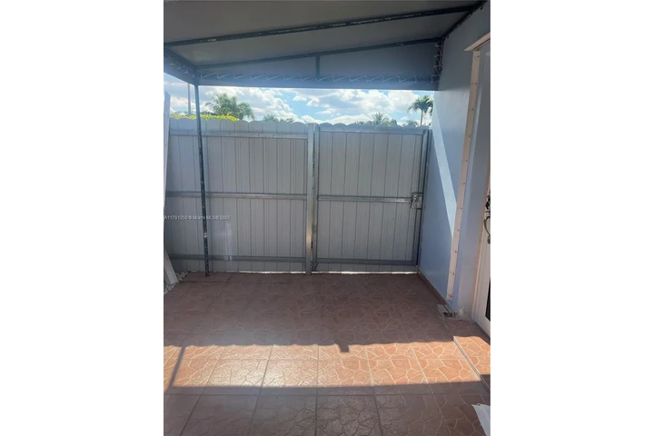 $1800 : ALQUILO EFFICIENCY CERCA A FIU image 9