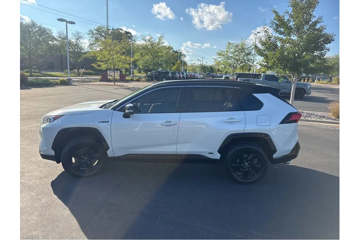 $23977 : 2020 RAV4 Hybrid XSE image 10