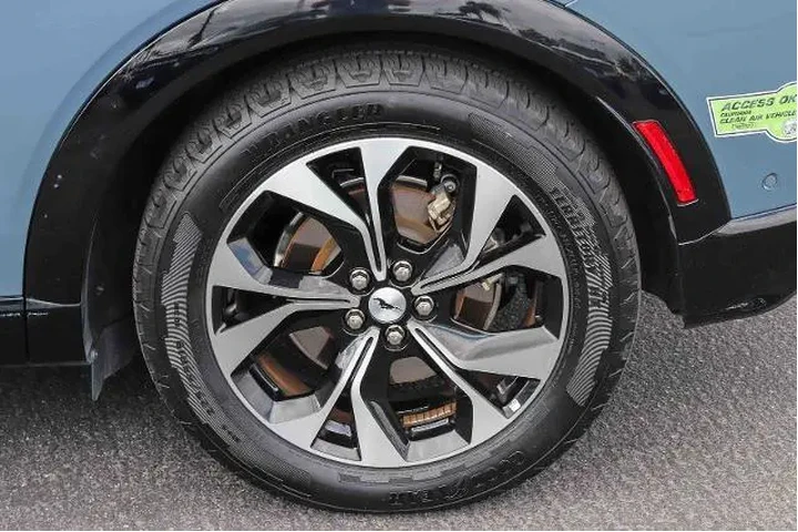 $33995 : Ford Mustang Mach-E 2023 Pre image 8