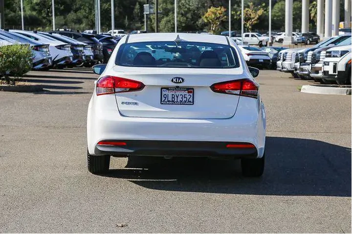 $9991 : Kia Forte 2018 LX 4dr Sedan image 4