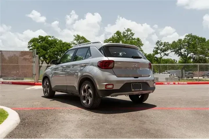 $20980 : Hyundai VENUE 2025 SEL 4dr C image 4