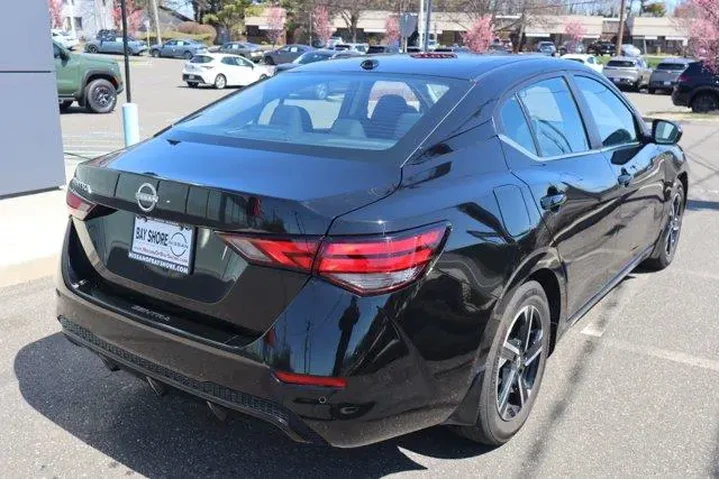 $18752 : Nissan Sentra 2025 SV 4dr Se image 5