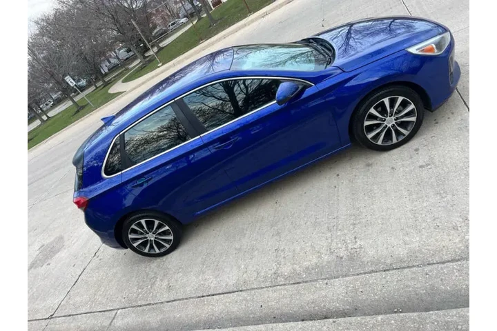 $11997 : 2019 Elantra GT image 9