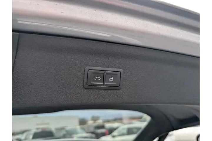 $11684 : Audi Q3 2016 AWD 2.0T quattr image 8