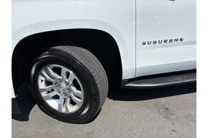 $27995 : 2019 Suburban LT image 3