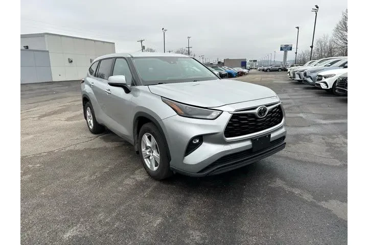 $29997 : Toyota Highlander 2023 AWD L image 8