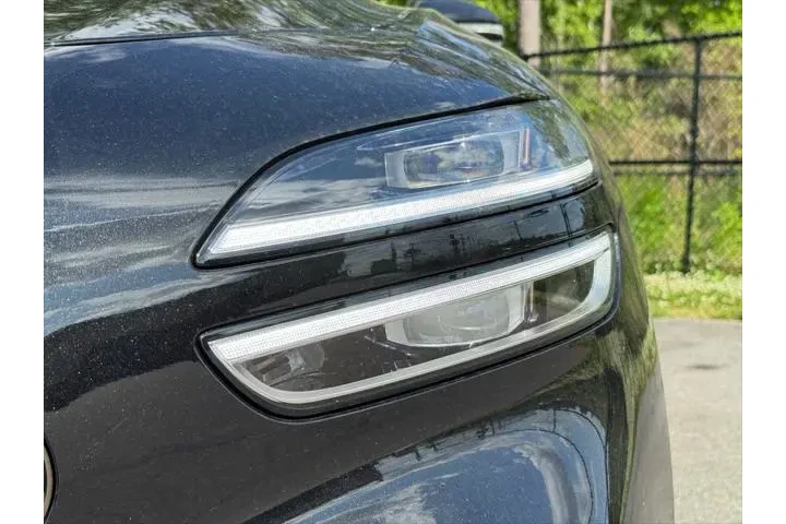 $37835 : Genesis G70 2025 2.5T Standa image 10