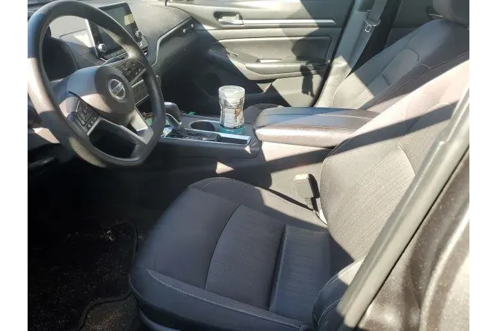 $17159 : Nissan Altima 2022 2.5 SV 4d image 5