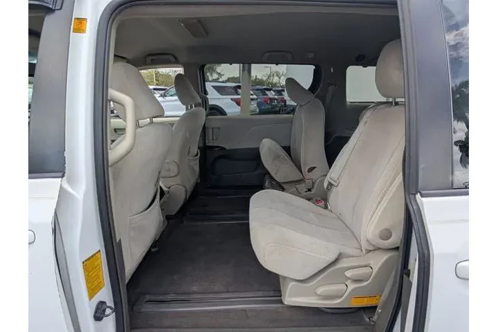 $4997 : Toyota Sienna 2012 LE 7-Pass image 8