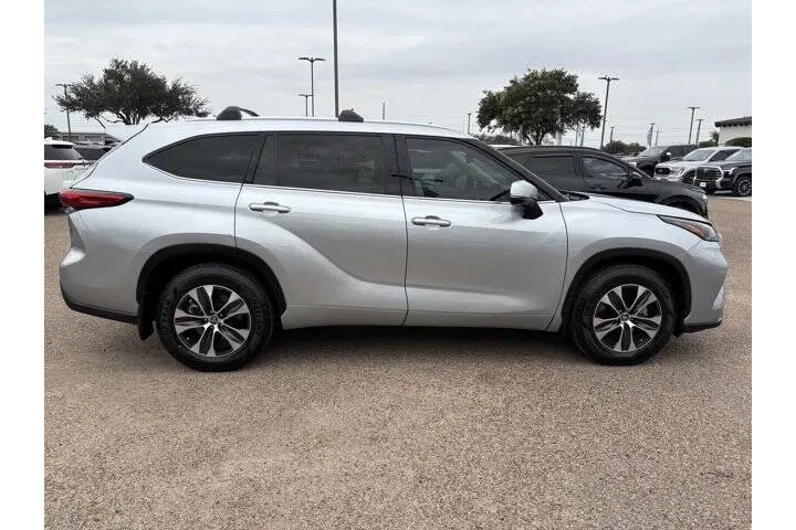 $32753 : 2022 Highlander XLE image 5